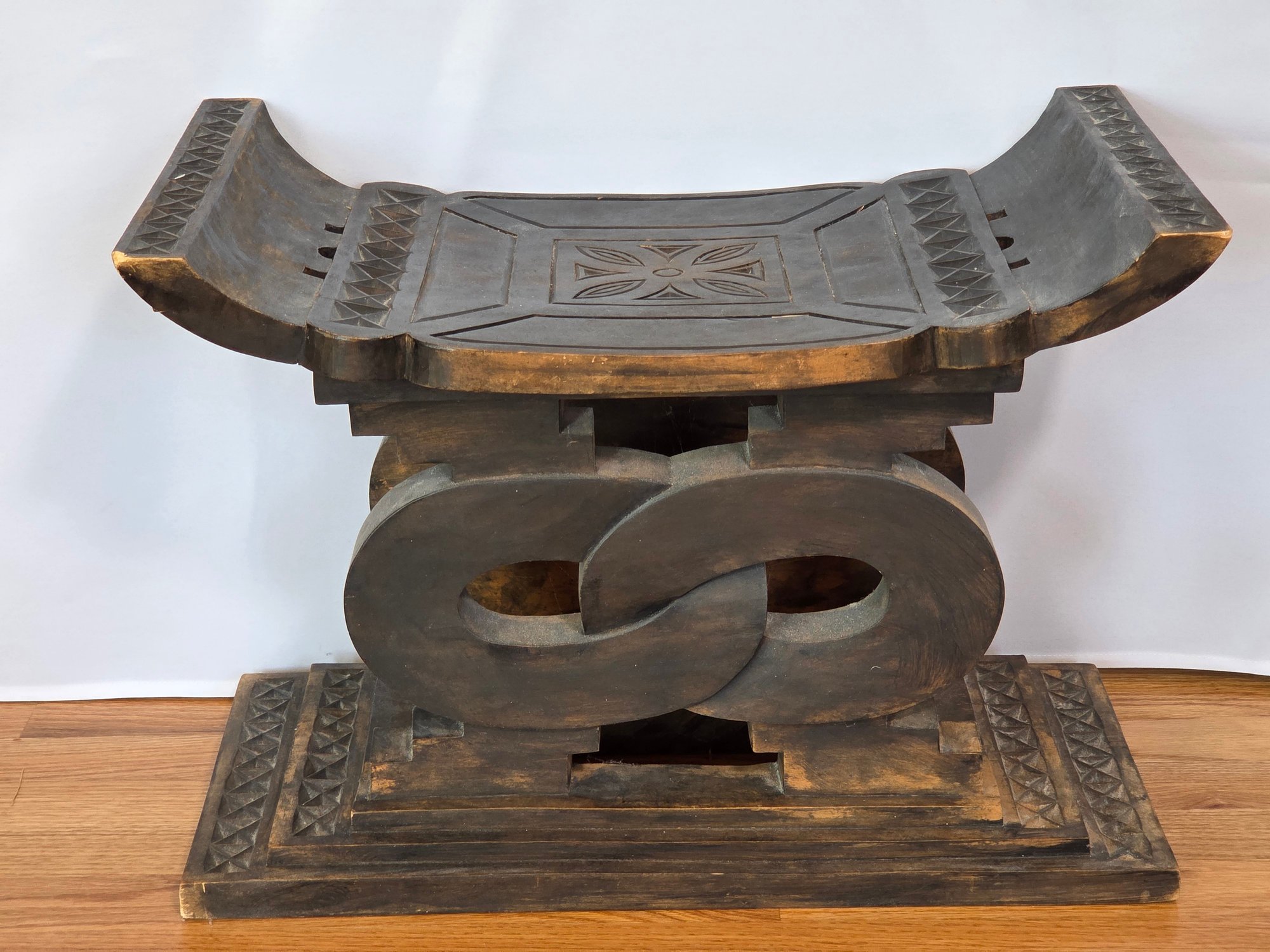 Vintage Ashanti Style Hand Carved Wood Stool #9296 | Auctionninja.com