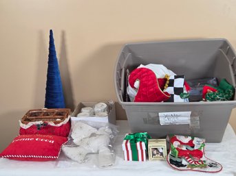 Grouping Of Christmas & Holiday Decorations - Estate Found