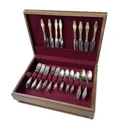 068 Holmes & Edwards Jamestown Silverplate Flatware Set In Wood Chest  51 Pieces