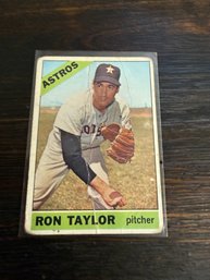 1966 Topps Ron Taylor Baseball Card #174