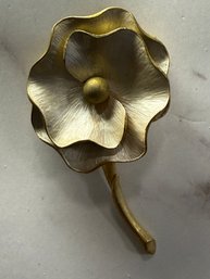 Retro Vintage Flower Figural Gold Tone Brooch Pin