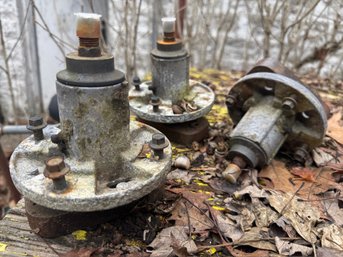 Lot Of 3 Lawn Mower Deck Spindle Assembly