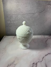 Vintage Avon White Milk Glass Footed Egg-shaped Lidded Candy Or Trinket Dish