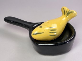 Vintage Salt And Pepper Shaker - Fish And Frying Pan