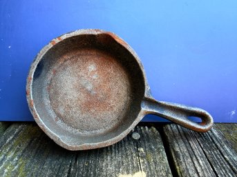 Personal Size Cast Iron Frying Pan Skillet