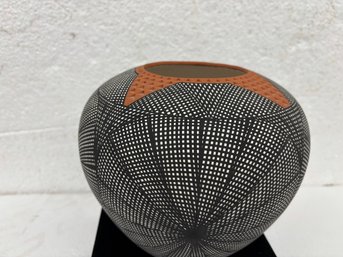 JAY VALLO SIGNED ACOMA POT OPENIG 3 1/2 X7