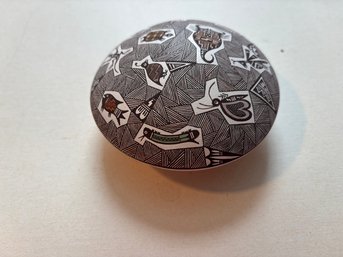 ACOMA POT BY R. LUCARIO