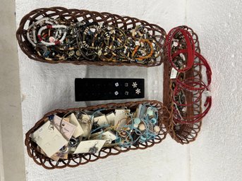 3BASKETS 1 GROUP STUDS