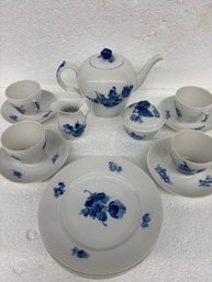 ROYAL COPENHAGEN 4 PLACE TEA SET