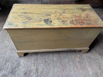 BLANKET BOX IN PAINT/GOLD 24H 43 1/2 LONG 19 WIDE