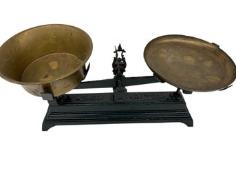 COUNTRY SCALE W BRASS PANS 20 INCHES