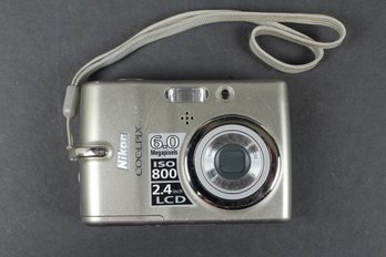 Nikon Coolpix L11 Digital Camera Silver - Works!