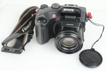 Fujifilm FinePix S602 Zoom Digital Camera Black - Works!