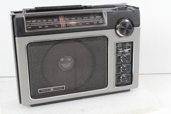 Vintage General Electric 7-2880B Portable AM FM Radio
