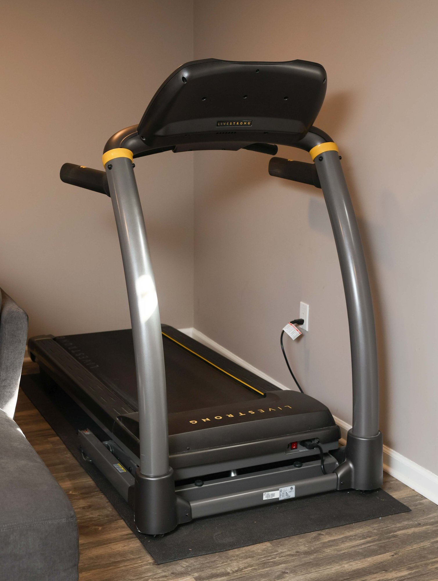 LIVESTRONG Treadmill, Max Comfort Deck Support System