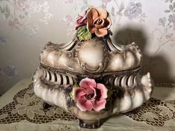 Large Vintage Italian Capodimonte-Style Crown N Porcelain Covered Bowl With Applied Roses – Made In Italy
