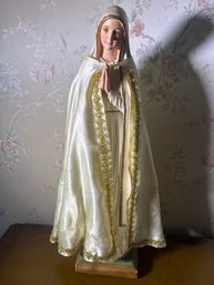 Vintage Columbia Statuary Co. 'Pilgrim Virgin Of Fatima' Statue – Satin & Gold-Trimmed Vestments – 26' Tall