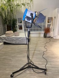 ARRI Fresnel Studio Light With Stand Heavy Duty Stand W/ Ruling Stand