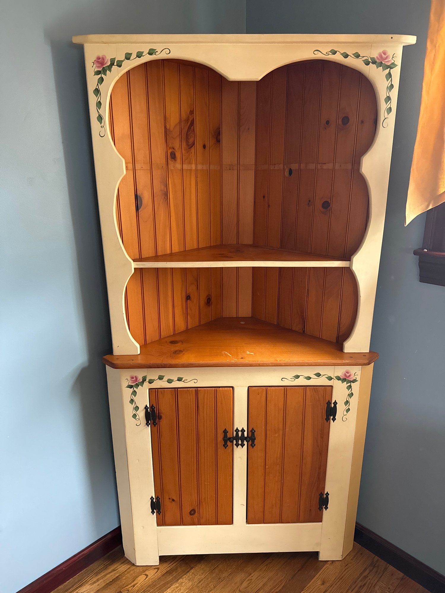 Vintage Hand Painted Corner Hutch Cabinet #11673 | Auctionninja.com