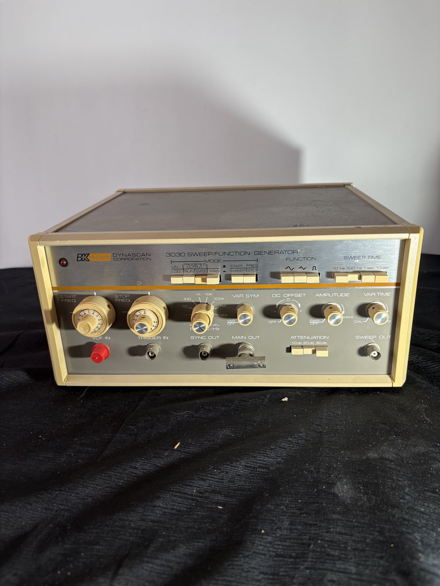 BK Precision Sweep Function Generator #3038 | Auctionninja.com