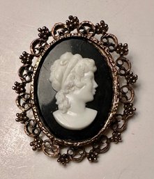Vintage Victorian White Cameo On Black With Antique Gold Setting
