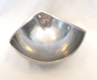 Nambe 526 Tri Corner Bowl