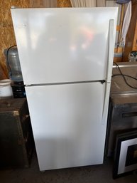 Whirlpool White Top-Freezer Refrigerator