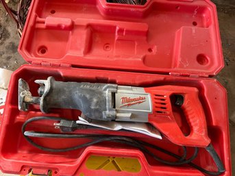Milwaukee Heavy-Duty Reciprocating Saw With Red Carrying Case