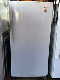 Whirlpool Upright Freezer, Model YZF56R16DW04