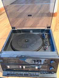 Fisher MC-715 Audio Component System With Accessories