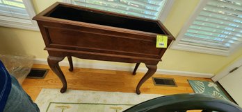 064 - ELEGANT WOODEN PLANTER STAND WITH CABRIOLE LEGS