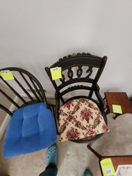 120 - VINTAGE ORNATE WOOD ACCENT CHAIR WITH FLORAL CUSHION