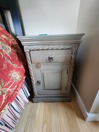 009 - NIGHTSTAND - CONTENTS NOT INCLUDED