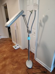 054 - FLOOR STANDING OTT-LITE ADJUSTABLE TASK LAMP