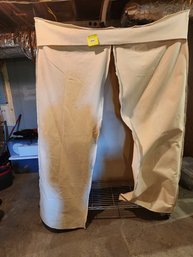 043 - PORTABLE CLOSET