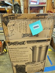 094 - BAYOU CLASSIC ALUMINUM STOCK POT WITH BASKET (NEW IN BOX)