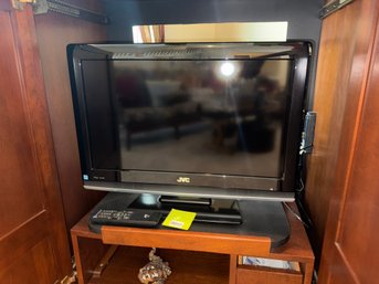 017 - JVC FLAT SCREEN TV WITH REMOTE