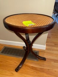 026 - CIRCULAR TABLE
