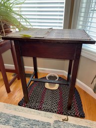 035 - VINTAGE TABLE - NEEDS REFINISHING