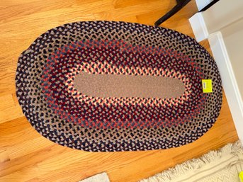 042 - OVAL SHAPED RUG WITH VARIOUS COLORS
