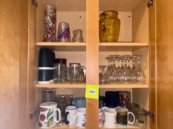 057 - LARGE LOT OF MIXED DRINKWARE & MUGS