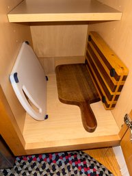 060 - ASSORTED CUTTING BOARD LOT
