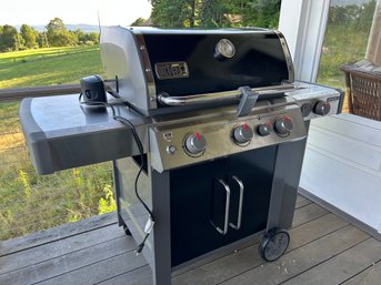 EEE - WEBER GENESIS II SPECIAL EDITION COMES WITH AN EXTRA PROPANE
