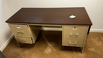 067 - OFFICE DESK
