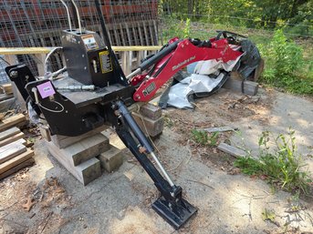 149 - MAHINDRA MAX TRACTOR BACKHOE ATTACHMENT - ATTACHES TO ANY 3 POINT TRACTOR ATTACHMENT
