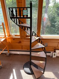 015 - Metal Spiral Display Shelf