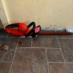 011 - HEDGE TRIMMERS