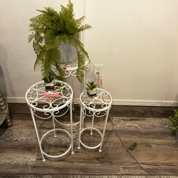 018 - SET 3 PLANT STANDS W 1 FAUX PLANT