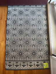 007 - BLACK & GRAY FLORAL DAMASK ACCENT RUG