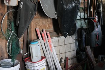 225 ~ WALL LOT FENCING AND MORE ( TAKE ONLY WHAT YOU WANT )